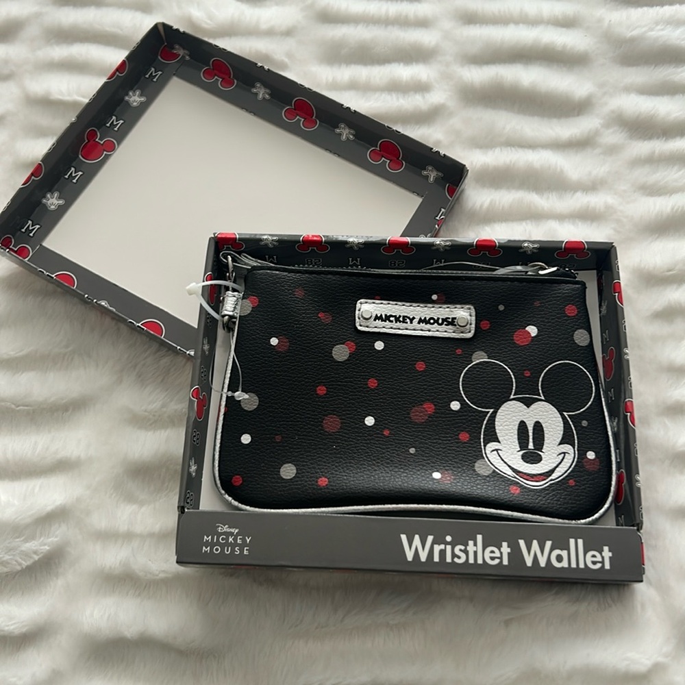 NWT Disney Mickey Mouse Wallet Wristlet